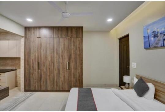 Vibe Hotel Noida Exterior foto
